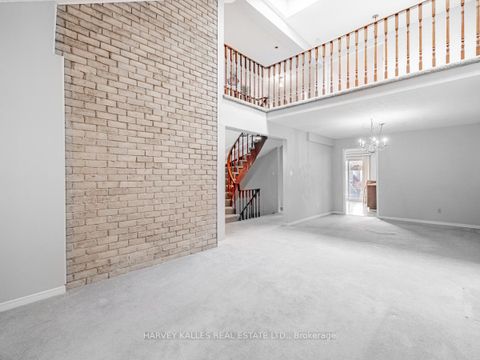 Photo 8 at 18 Finlayson Court W, Brownridge, Vaughan