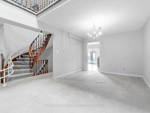 Photo 9 at 18 Finlayson Court W, Brownridge, Vaughan