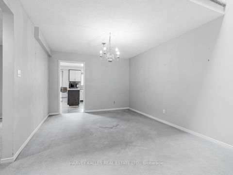Photo 10 at 18 Finlayson Court W, Brownridge, Vaughan