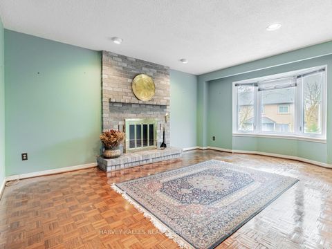 Photo 11 at 18 Finlayson Court W, Brownridge, Vaughan