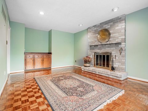 Photo 13 at 18 Finlayson Court W, Brownridge, Vaughan
