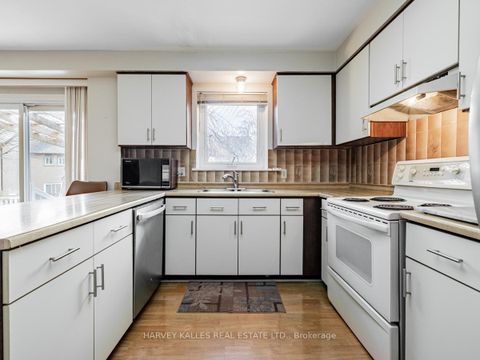 Photo 19 at 18 Finlayson Court W, Brownridge, Vaughan
