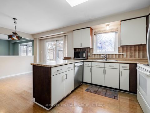 Photo 20 at 18 Finlayson Court W, Brownridge, Vaughan