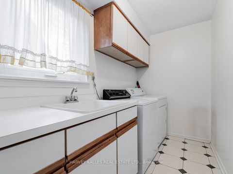 Photo 21 at 18 Finlayson Court W, Brownridge, Vaughan