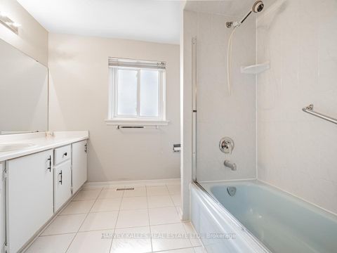 Photo 28 at 18 Finlayson Court W, Brownridge, Vaughan