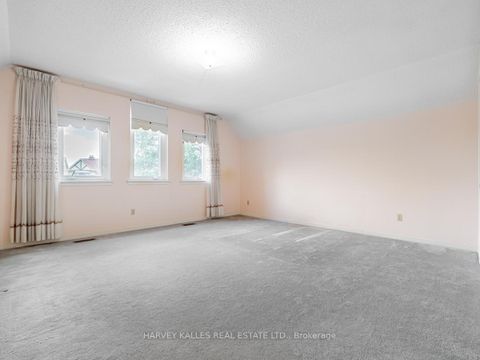 Photo 31 at 18 Finlayson Court W, Brownridge, Vaughan