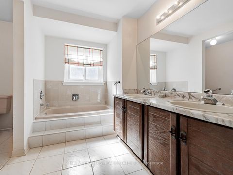 Photo 32 at 18 Finlayson Court W, Brownridge, Vaughan
