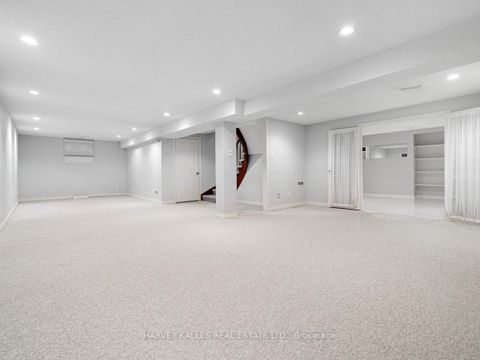 Photo 33 at 18 Finlayson Court W, Brownridge, Vaughan