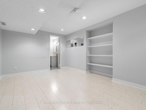 Photo 34 at 18 Finlayson Court W, Brownridge, Vaughan