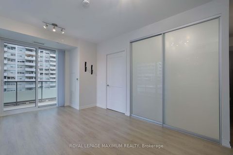 Photo 12 at 719 - 50 Dunfield Avenue, Mount Pleasant East, Toronto
