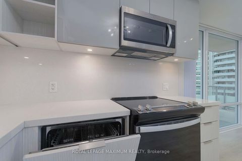 Photo 16 at 719 - 50 Dunfield Avenue, Mount Pleasant East, Toronto