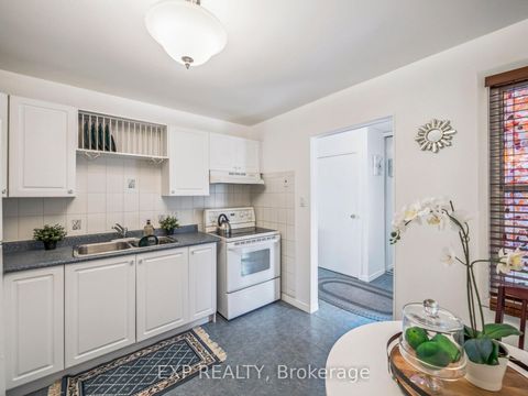 Photo 6 at 49 Ashcroft Court, East Woodbridge, Vaughan