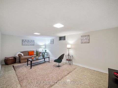 Photo 16 at 49 Ashcroft Court, East Woodbridge, Vaughan