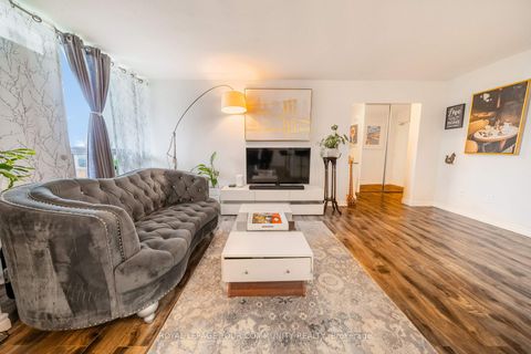 Photo 18 at 1218 - 20 Edgecliff Golfway, Flemingdon Park, Toronto