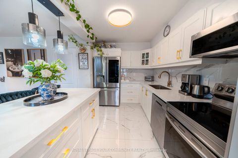 Photo 21 at 1218 - 20 Edgecliff Golfway, Flemingdon Park, Toronto