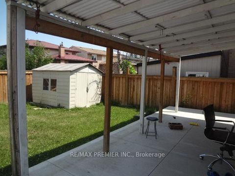 Photo 9 at 4 Teresa Court, Jamestown, Toronto Photo 9 at 4 Teresa Court, Jamestown, Toronto