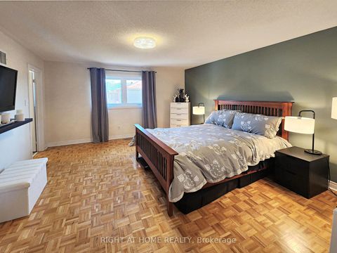 Photo 11 at 9 Gianmarco Way, Vellore Village, Vaughan