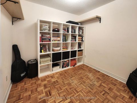 Photo 16 at 9 Gianmarco Way, Vellore Village, Vaughan