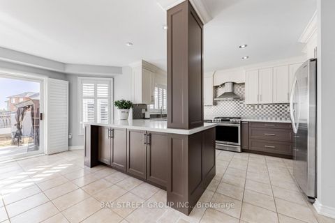 Photo 11 at 98 Royalpark Way, Elder Mills, Vaughan