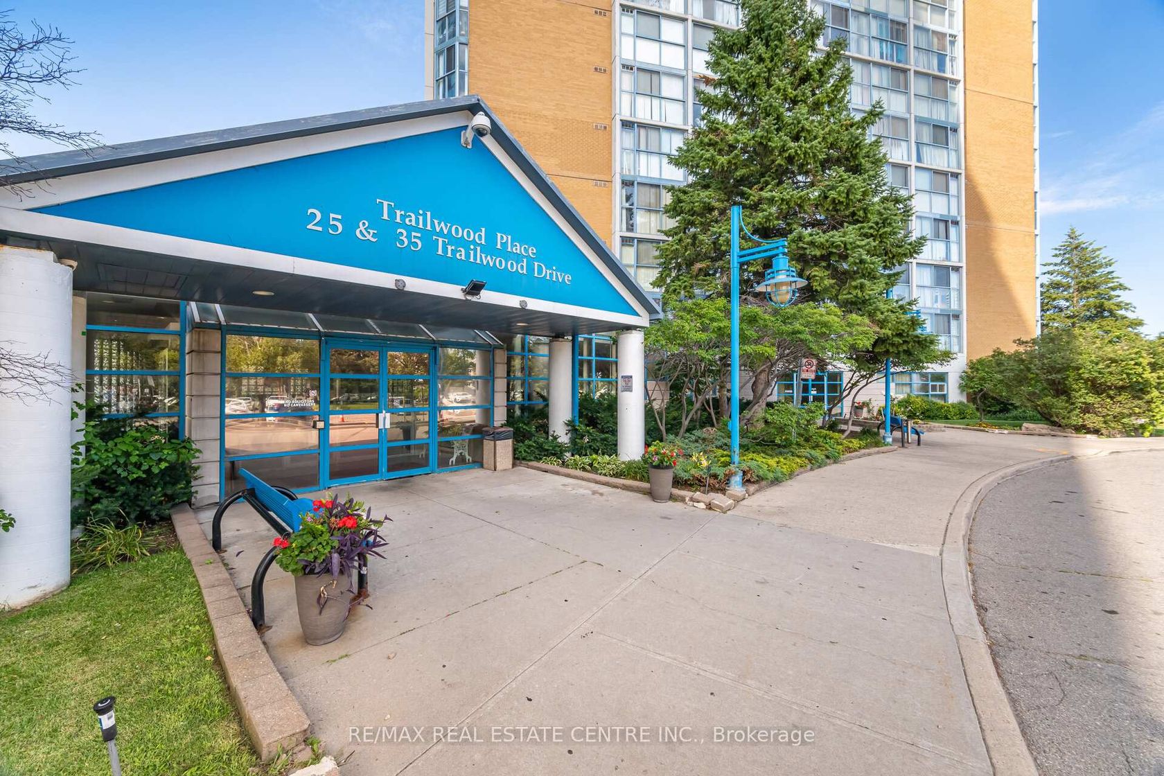 402 - 25 Trailwood Drive, Hurontario, Mississauga 