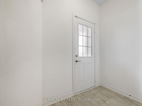 Photo 5 at 247 Harding Park Street, Glenway Estates, Newmarket