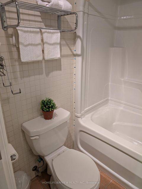 Photo 8 at 18 - 18 Oaken Gate Way, Windfields, Toronto