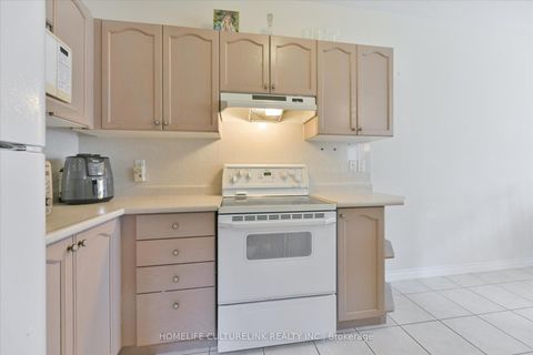 Photo 13 at 208 Cabernet Road, Patterson, Vaughan