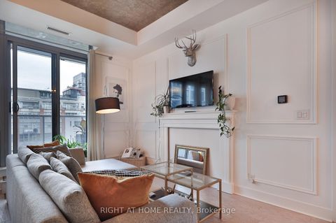 Photo 2 at 703 - 399 Adelaide Street W, Waterfront Communities C1, Toronto