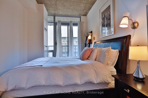 Photo 13 at 703 - 399 Adelaide Street W, Waterfront Communities C1, Toronto