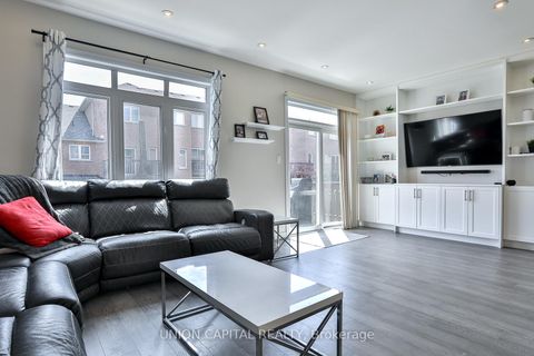 Photo 10 at 136 Mistywood Crescent, Patterson, Vaughan
