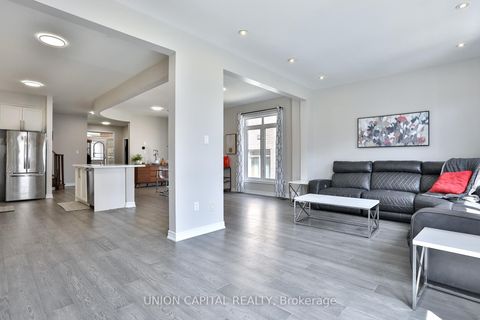 Photo 11 at 136 Mistywood Crescent, Patterson, Vaughan