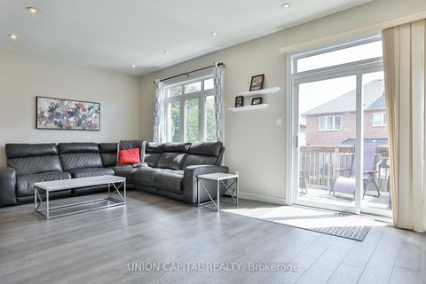 Photo 12 at 136 Mistywood Crescent, Patterson, Vaughan
