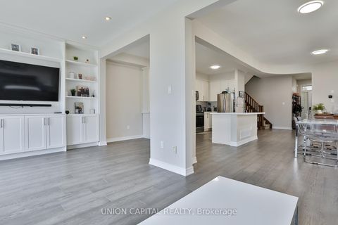 Photo 13 at 136 Mistywood Crescent, Patterson, Vaughan