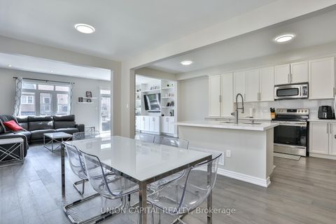 Photo 14 at 136 Mistywood Crescent, Patterson, Vaughan