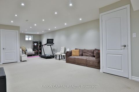 Photo 16 at 136 Mistywood Crescent, Patterson, Vaughan