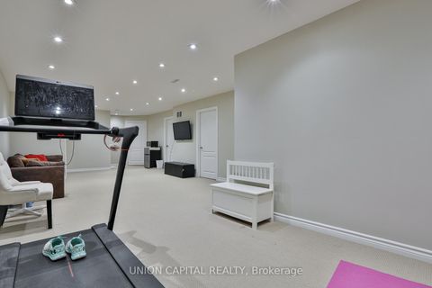 Photo 17 at 136 Mistywood Crescent, Patterson, Vaughan