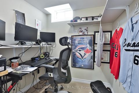 Photo 18 at 136 Mistywood Crescent, Patterson, Vaughan