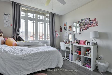 Photo 21 at 136 Mistywood Crescent, Patterson, Vaughan