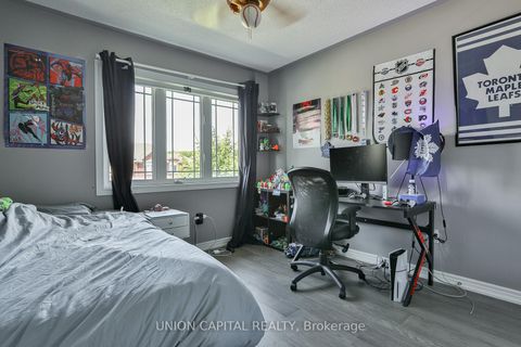 Photo 22 at 136 Mistywood Crescent, Patterson, Vaughan