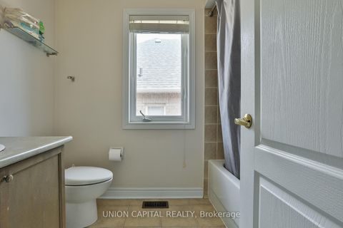 Photo 24 at 136 Mistywood Crescent, Patterson, Vaughan