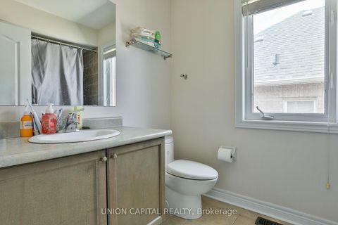 Photo 25 at 136 Mistywood Crescent, Patterson, Vaughan