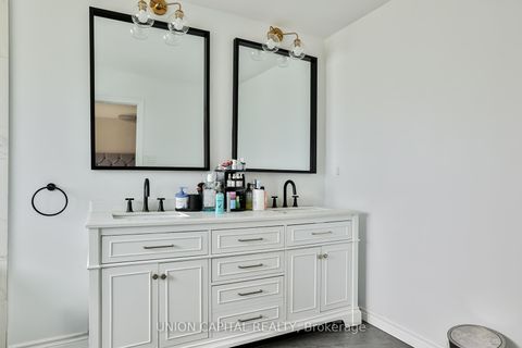 Photo 27 at 136 Mistywood Crescent, Patterson, Vaughan