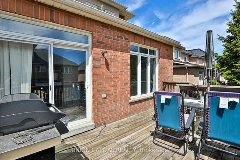 Photo 31 at 136 Mistywood Crescent, Patterson, Vaughan