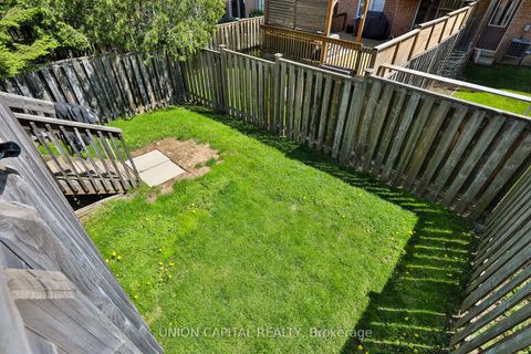 Photo 32 at 136 Mistywood Crescent, Patterson, Vaughan