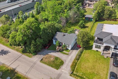 Photo 1 at 1020 Kent Avenue, CP College Park, Oakville