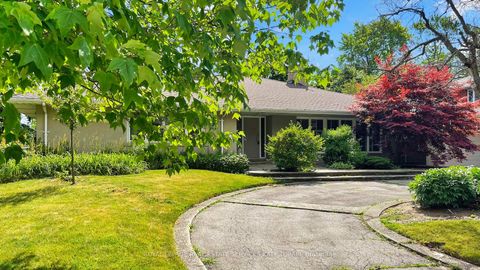 Photo 3 at 39 Harrison Road, Windfields, Toronto