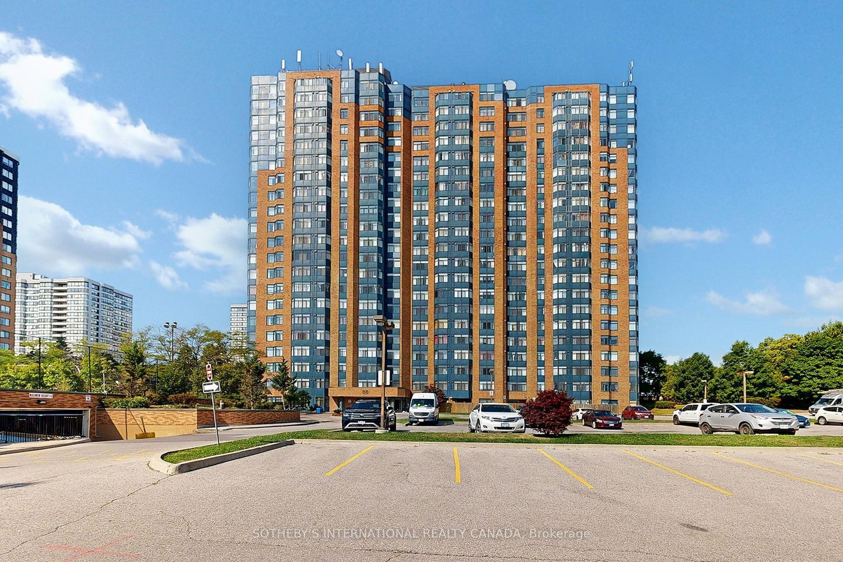 207 - 88 Alton Towers Circle, Milliken, Toronto 