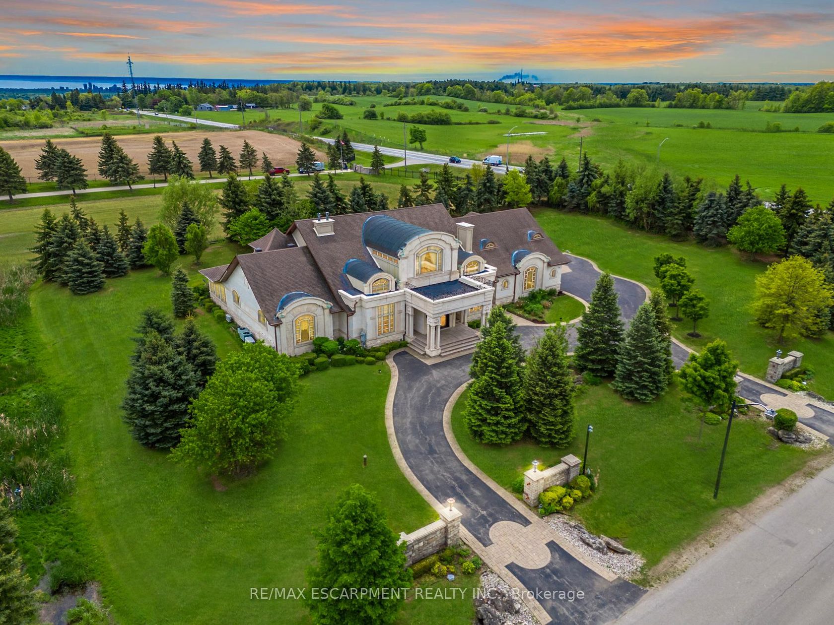 2594 Bluffs Way, Rural Burlington, Burlington 