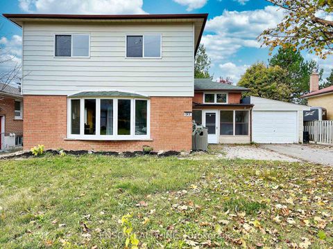 Photo 1 at 24 Gentry Crescent, Crosby, Richmond Hill