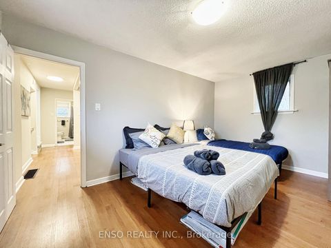 Photo 9 at 24 Gentry Crescent, Crosby, Richmond Hill